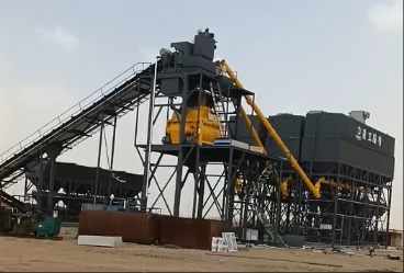 ɽ��HZS240����������վ��װ�ֳ�